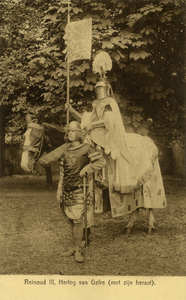 221946 Portret van Rijnalt III, voorgesteld door H. Ameshoff, deelnemer in de maskeradeoptocht tijdens de ...